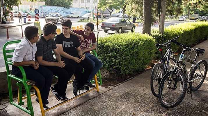 چگونه با دیر آمدن نوجوانمان به خانه برخورد کنیم؟