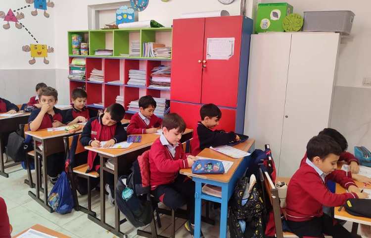 دیکته و روانخوانی خلاق بادکنکی توسط دانش‌آموزان در کلاس انجام شد 2