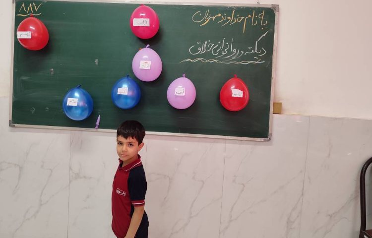 دیکته و روانخوانی خلاق بادکنکی توسط دانش‌آموزان در کلاس انجام شد 3