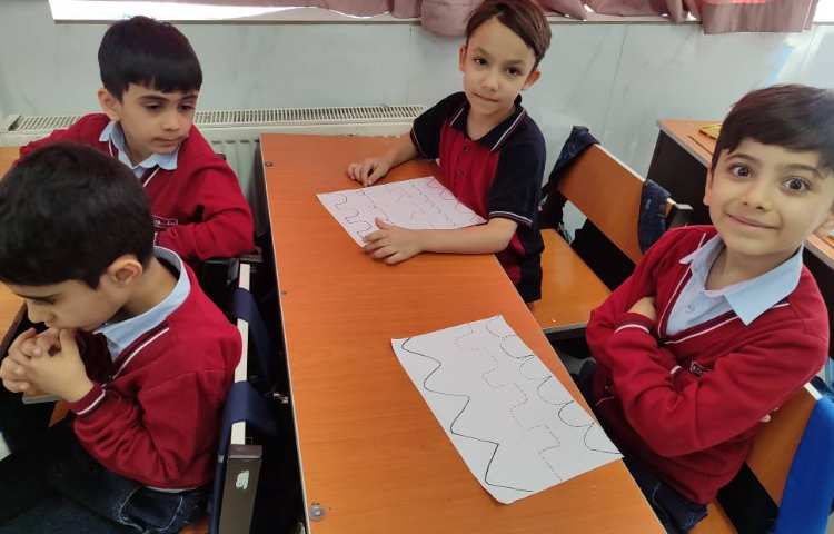 دیکته و روانخوانی خلاق و بازی محور برای افزایش دقت و تمرکز و حافظه‌ی شنیداری درس فارسی. 1