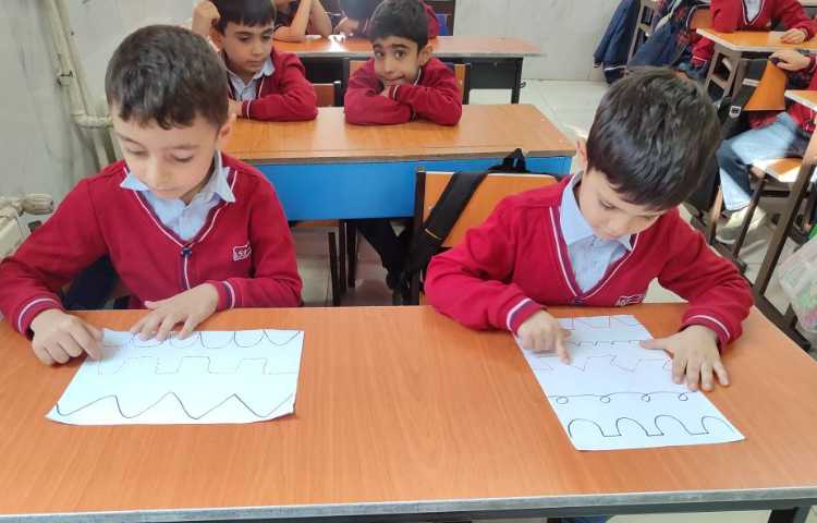 دیکته و روانخوانی خلاق و بازی محور برای افزایش دقت و تمرکز و حافظه‌ی شنیداری درس فارسی. 3