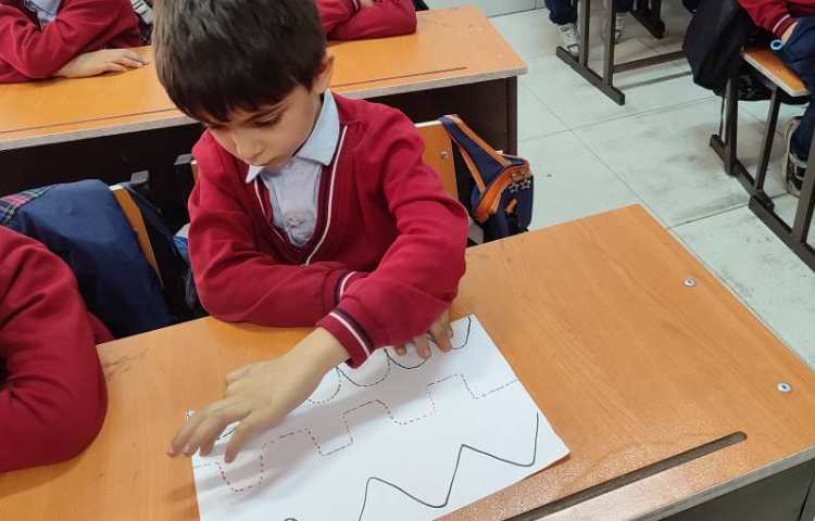 دیکته و روانخوانی خلاق و بازی محور برای افزایش دقت و تمرکز و حافظه‌ی شنیداری درس فارسی. 4