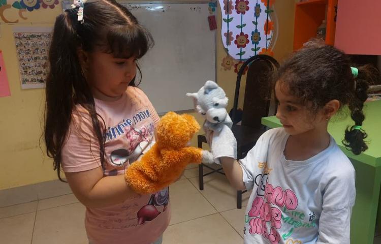 ذهن زیبا:نمایش عروسکی سگ نگهبان