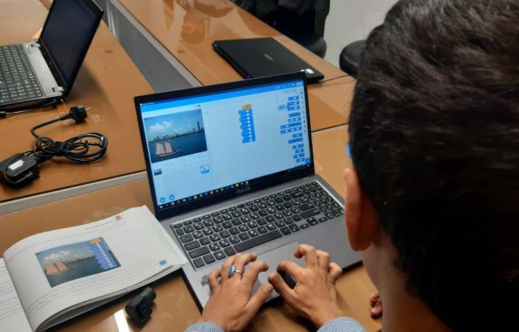 رایانه-آشنایی با بلوک های چرخیدن در جهات مختلف و پروژه ی حرکت قایق