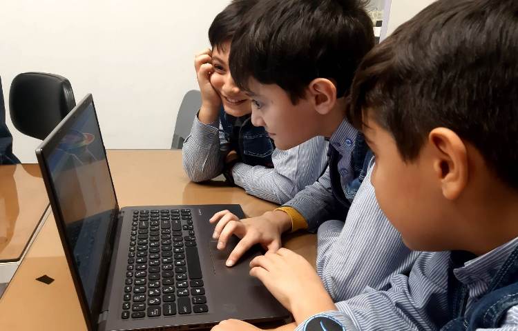 رایانه-آشنایی با بلوک های چرخیدن در جهات مختلف و پروژه ی حرکت قایق