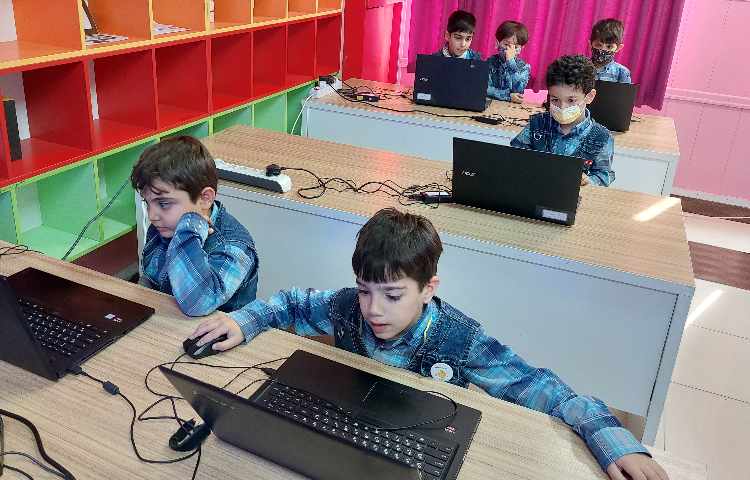 :رایانه،آموزش paint(نقاشی)،کلاس سیب 1