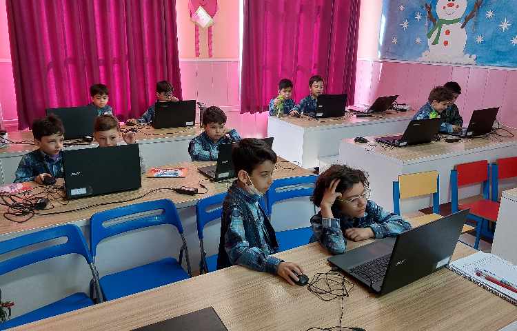 :رایانه، آموزش اسکرچ، کلاس توت فرنگی 1