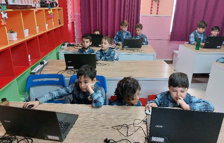 :رایانه، آموزش اسکرچ، کلاس توت فرنگی 1