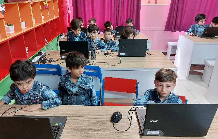 :رایانه، آموزش اسکرچ، کلاس توت فرنگی 1