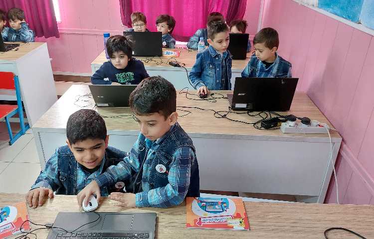 :رایانه، آموزش اسکرچ، کلاس توت فرنگی 3