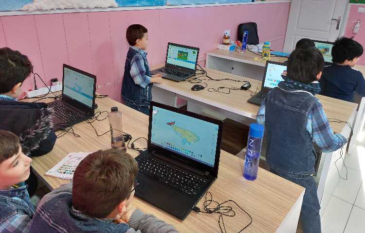 :رایانه، آموزش اسکرچ، کلاس توت فرنگی 4