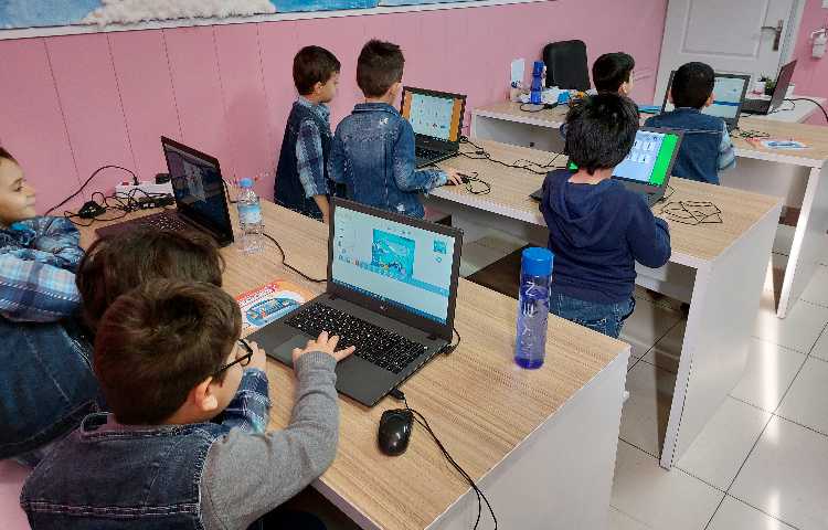 :رایانه، آموزش اسکرچ، کلاس توت فرنگی 4