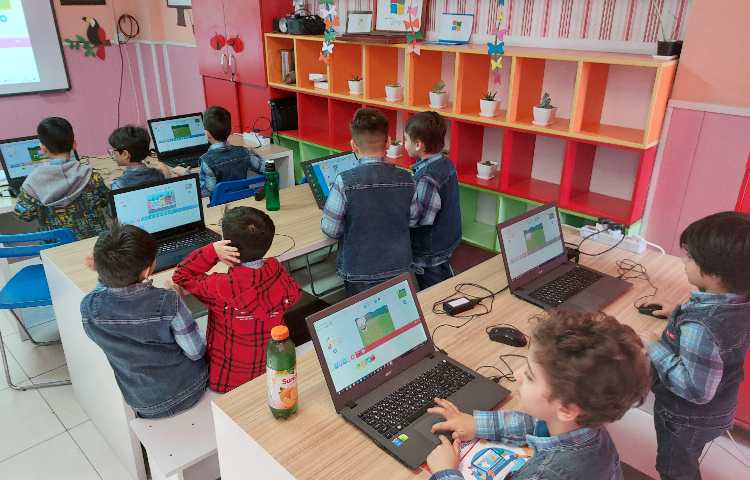 :رایانه، آموزش اسکرچ، کلاس توت فرنگی 4