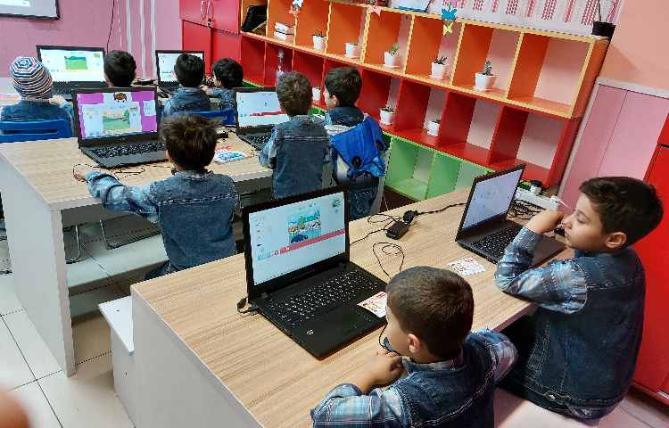 :رایانه، آموزش اسکرچ، کلاس توت فرنگی 4