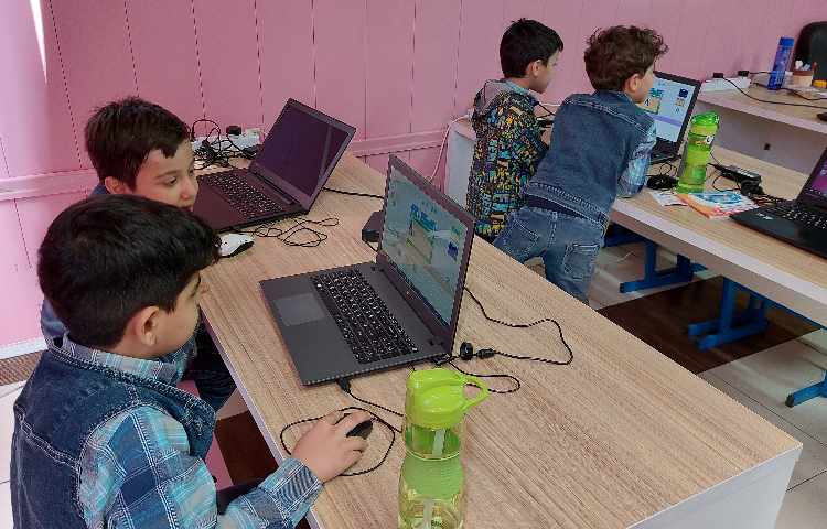 :رایانه، آموزش اسکرچ، کلاس توت فرنگی 4