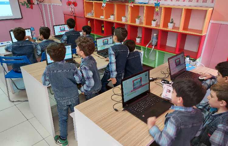 :رایانه، آموزش اسکرچ، کلاس توت فرنگی 4