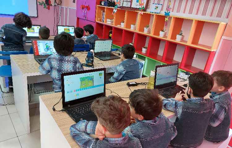 :رایانه، آموزش اسکرچ، کلاس توت فرنگی 4