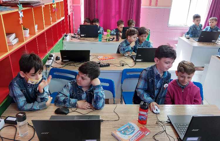 :رایانه، آموزش اسکرچ، کلاس توت فرنگی 4