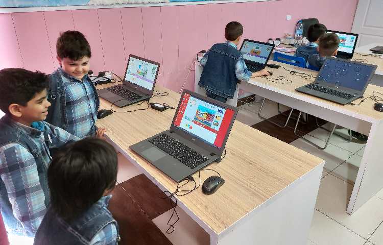 :رایانه، آموزش اسکرچ، کلاس توت فرنگی 4