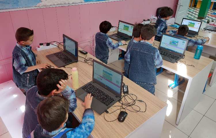 :رایانه، آموزش اسکرچ، کلاس توت فرنگی 5