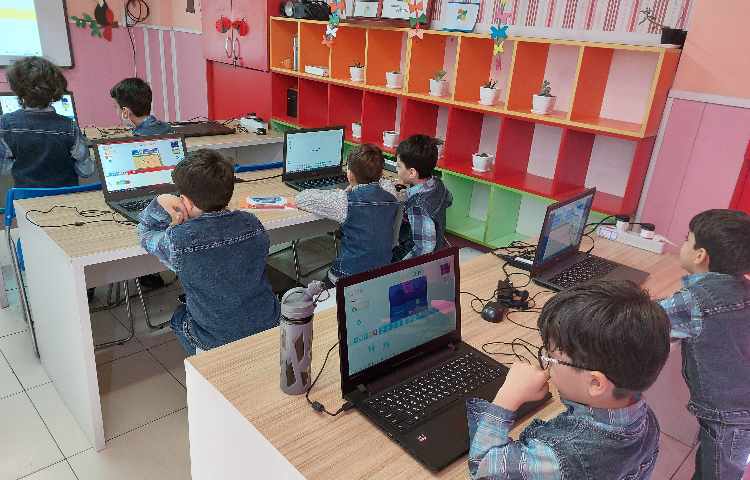 :رایانه، آموزش اسکرچ، کلاس توت فرنگی 5