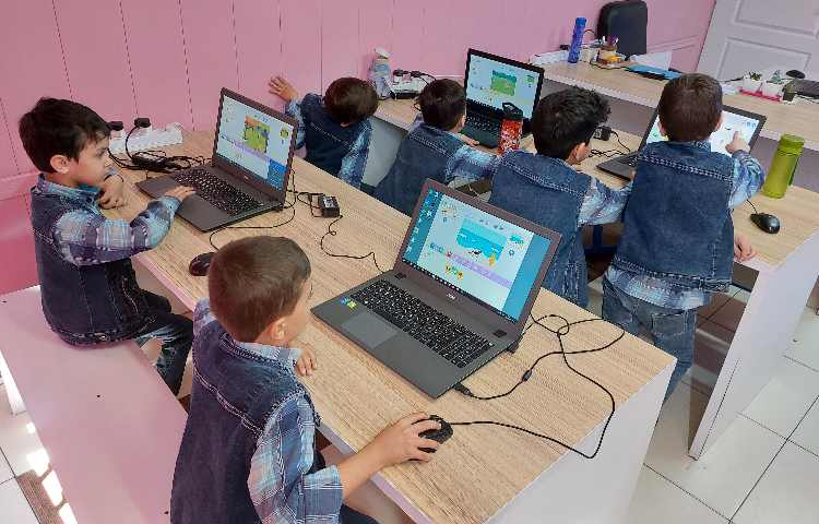 :رایانه، آموزش اسکرچ، کلاس توت فرنگی 5