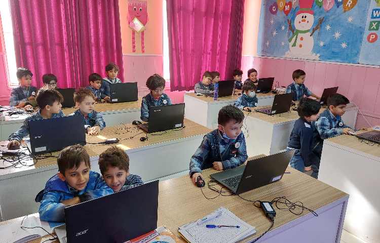 :رایانه، آموزش اسکرچ، کلاس توت فرنگی