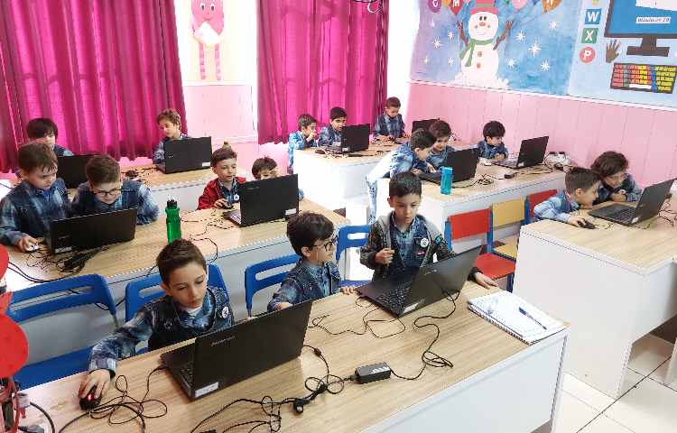 :رایانه، آموزش اسکرچ، کلاس توت فرنگی