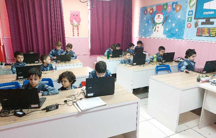 :رایانه، آموزش اسکرچ، کلاس توت فرنگی