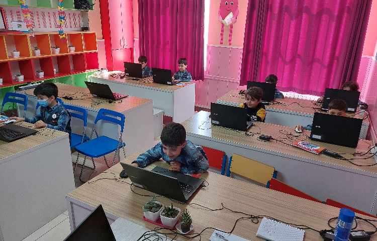 :رایانه، آموزش اسکرچ، کلاس سیب