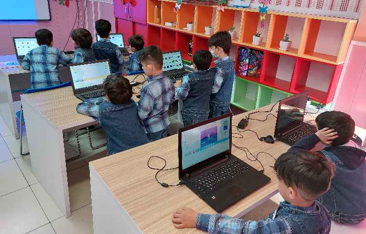 :رایانه، آموزش اسکرچ، کلاس سیب