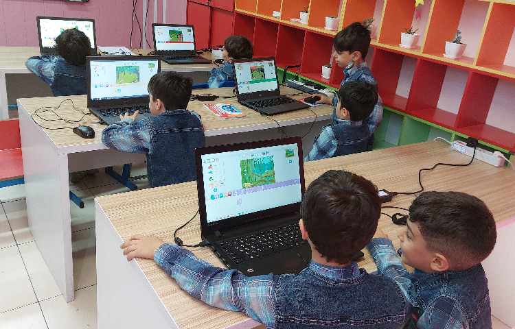 :رایانه، آموزش اسکرچ، کلاس سیب