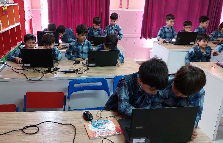 :رایانه، آموزش اسکرچ، کلاس سیب