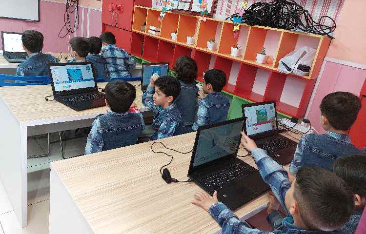 :رایانه، آموزش اسکرچ، کلاس سیب