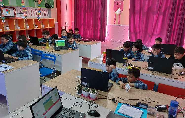 :رایانه، آموزش اسکرچ، کلاس فضانوردان 3