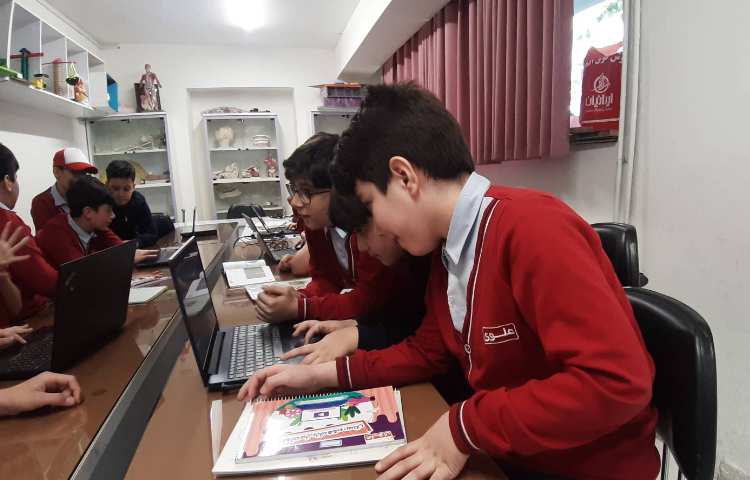 رایانه - آموزش ایجاد پروژه و آشنایی با ابزارهای تیغ و فلش در پریمیر 5