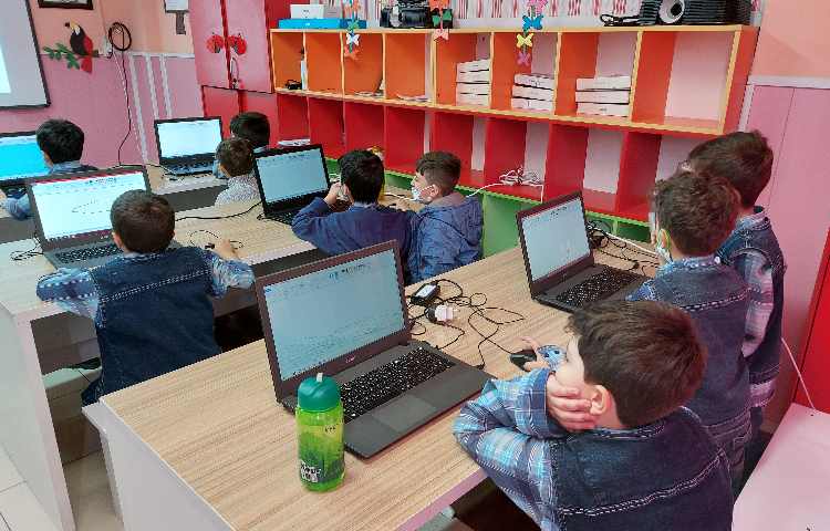 :رایانه، آموزش برنامه نقاشی، کلاس توت فرنگی 6