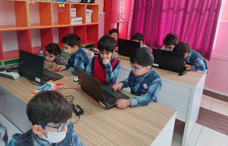 :رایانه، آموزش برنامه نقاشی، کلاس گیلاس