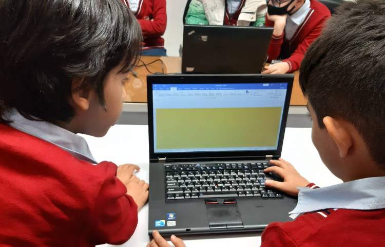 رایانه -آموزش تغییر رنگ صفحه در word