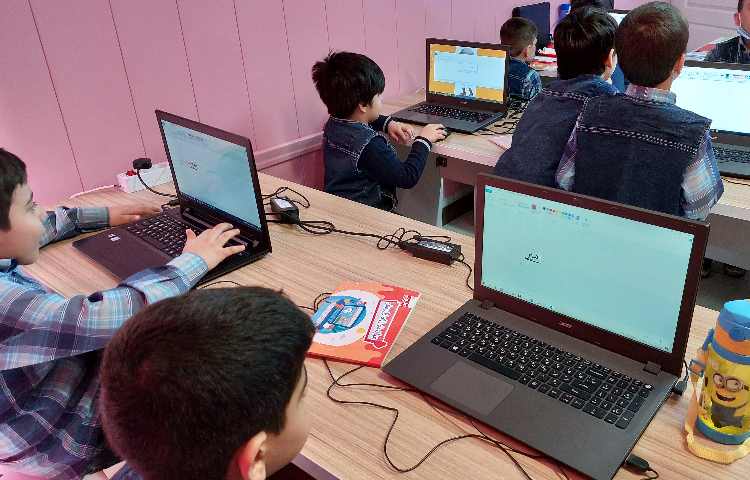 :رایانه، آموزش نقاشی، کلاس توت فرنگی 5