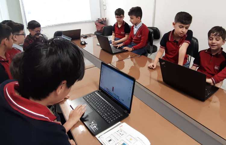 رایانه - آموزش پروژه گردش ماه به دور زمین 1