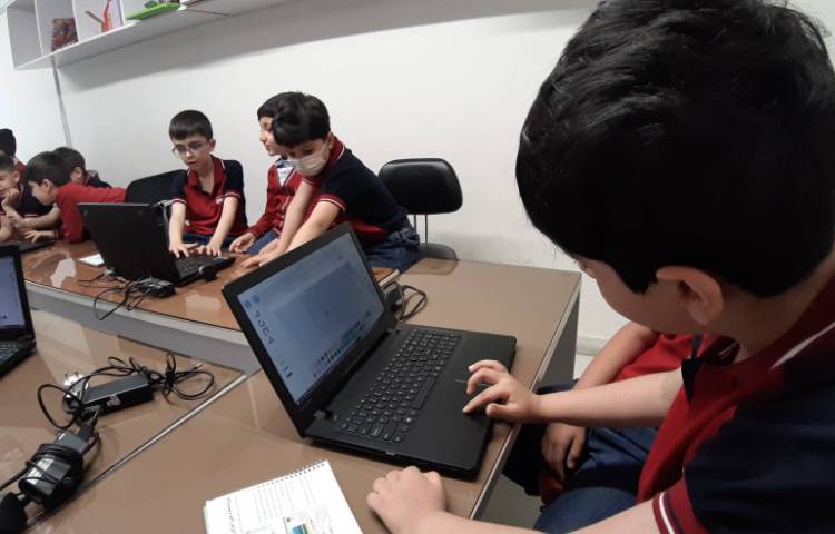 رایانه - آموزش پروژه گردش ماه به دور زمین 4