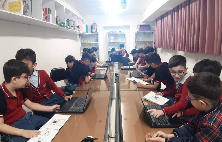 رایانه - آموزش پروژه گردش ماه به دور زمین 5