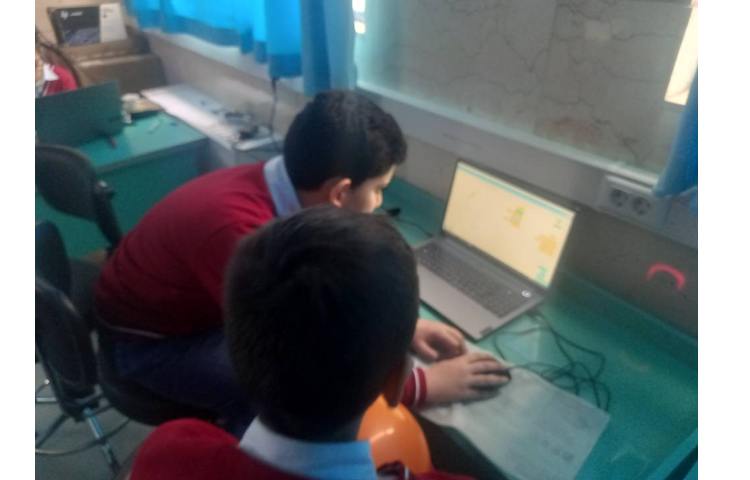 رایانه : اجرای پروژه مربع مارپیچ در اسکرچ 4