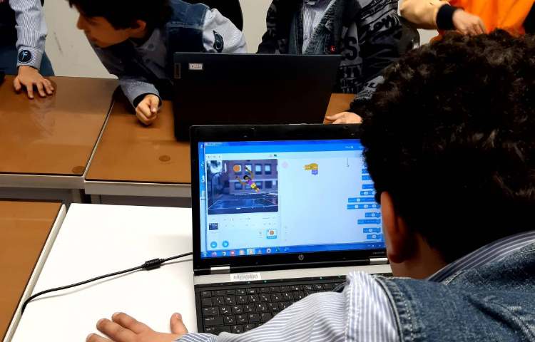 رایانه -انجام بازی بسکتبال در اسکرچ 1