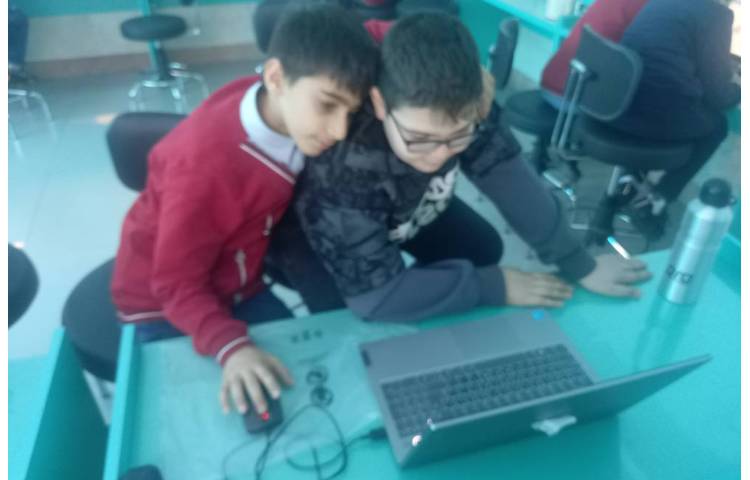 رایانه : انجام پروژه تغییر جلوه در اسکرچ 1