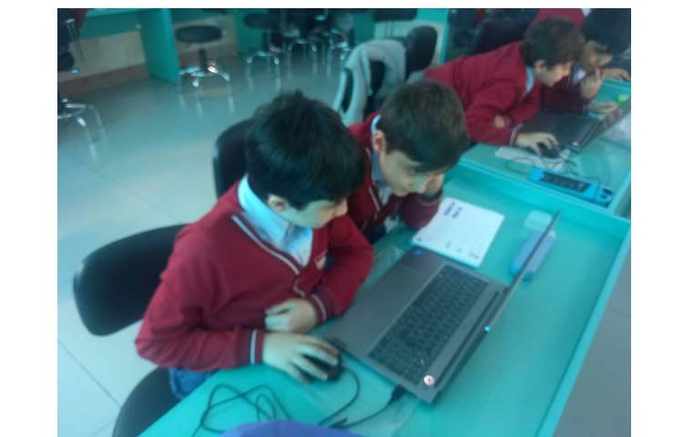 رایانه : انجام پروژه تغییر جلوه در اسکرچ 3