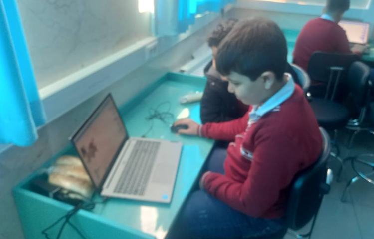 رایانه : انجام پروژه تغییر جلوه در اسکرچ 4