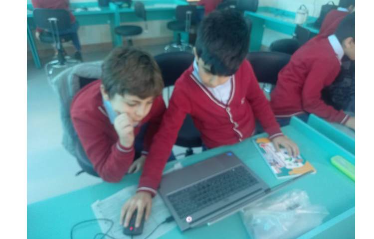 رایانه : انجام پروژه تغییر جلوه در اسکرچ