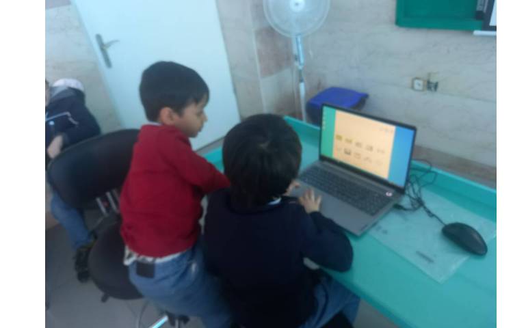 رایانه : انجام پروژه حرکت ماشین در اسکرچ جونیور 5